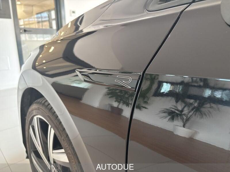 Volkswagen Golf 8 2.0 TDI R-LINE 150CV DSG