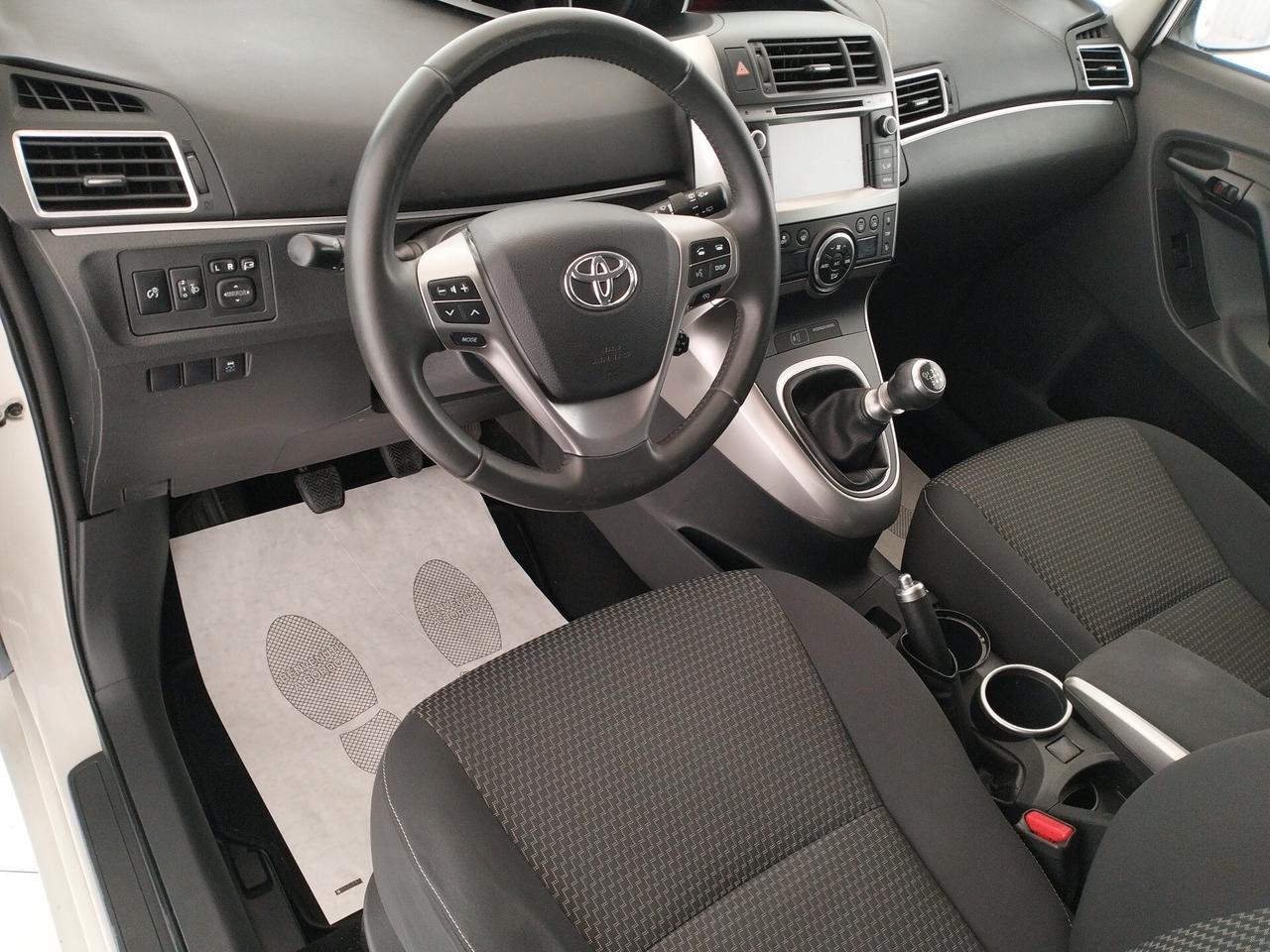 Toyota Verso 1.6 D-4D - 7 POSTI