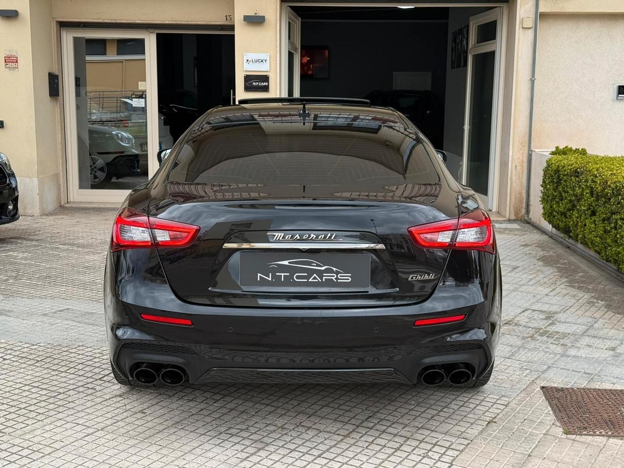Maserati Ghibli V6 Diesel 275 CV Gransport Nerissimo