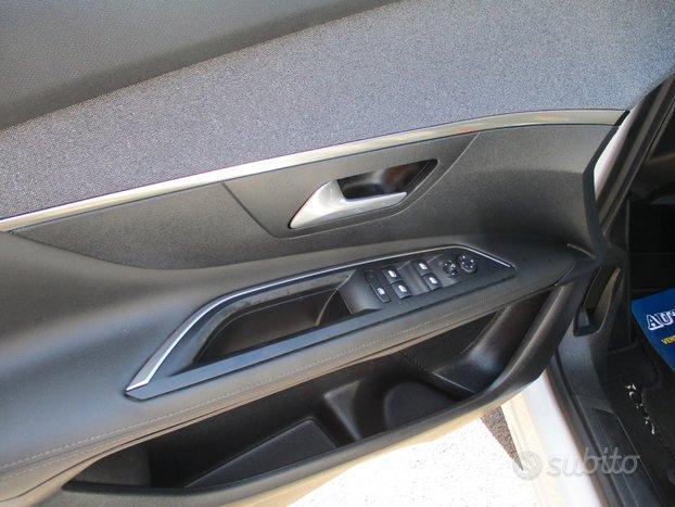 Peugeot 3008 NAVI/PDC/CAMERA/LED/CROMO