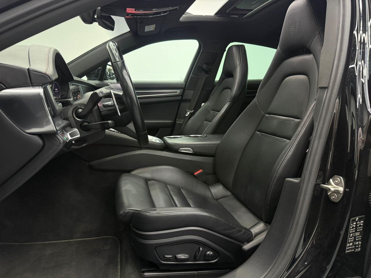 Porsche Panamera 4 PLATINUM EDITION