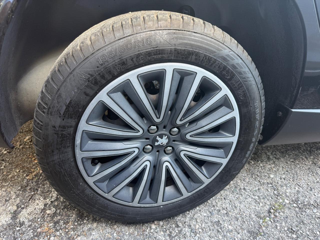 Peugeot 2008 82cv Active 110.000km!
