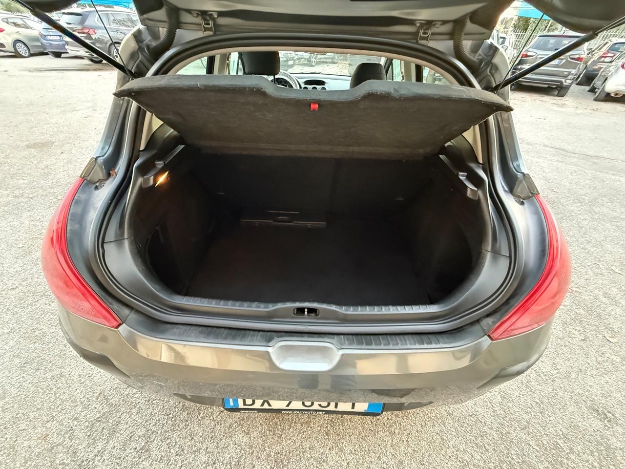 Peugeot 308 1.6 HDi 90CV 5p. - Neopatentati