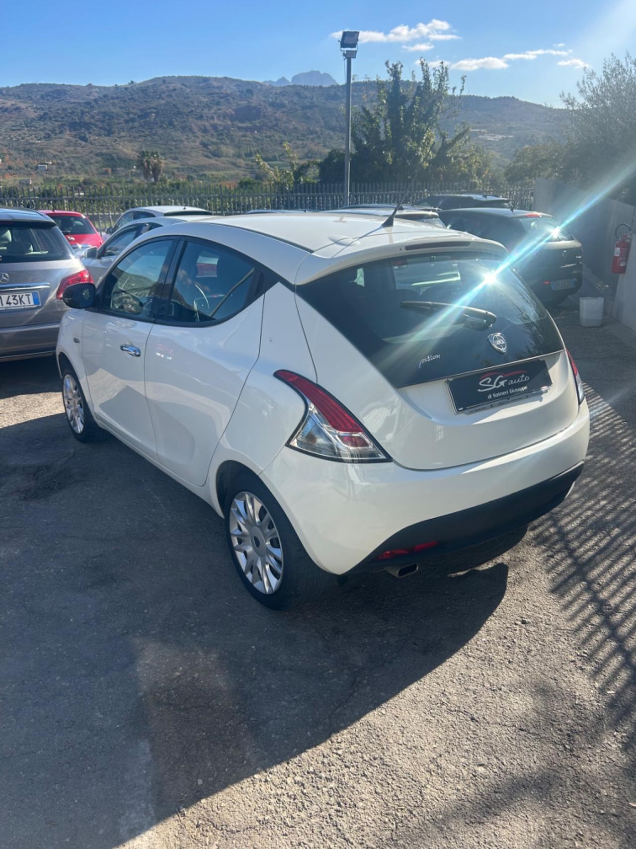 Lancia Ypsilon 1.3 MJT 16V 95 CV 5 porte S&S Silver