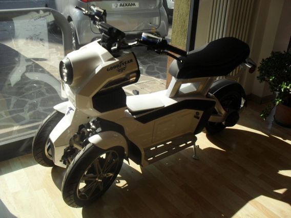 SCOOTER ELETTRICO