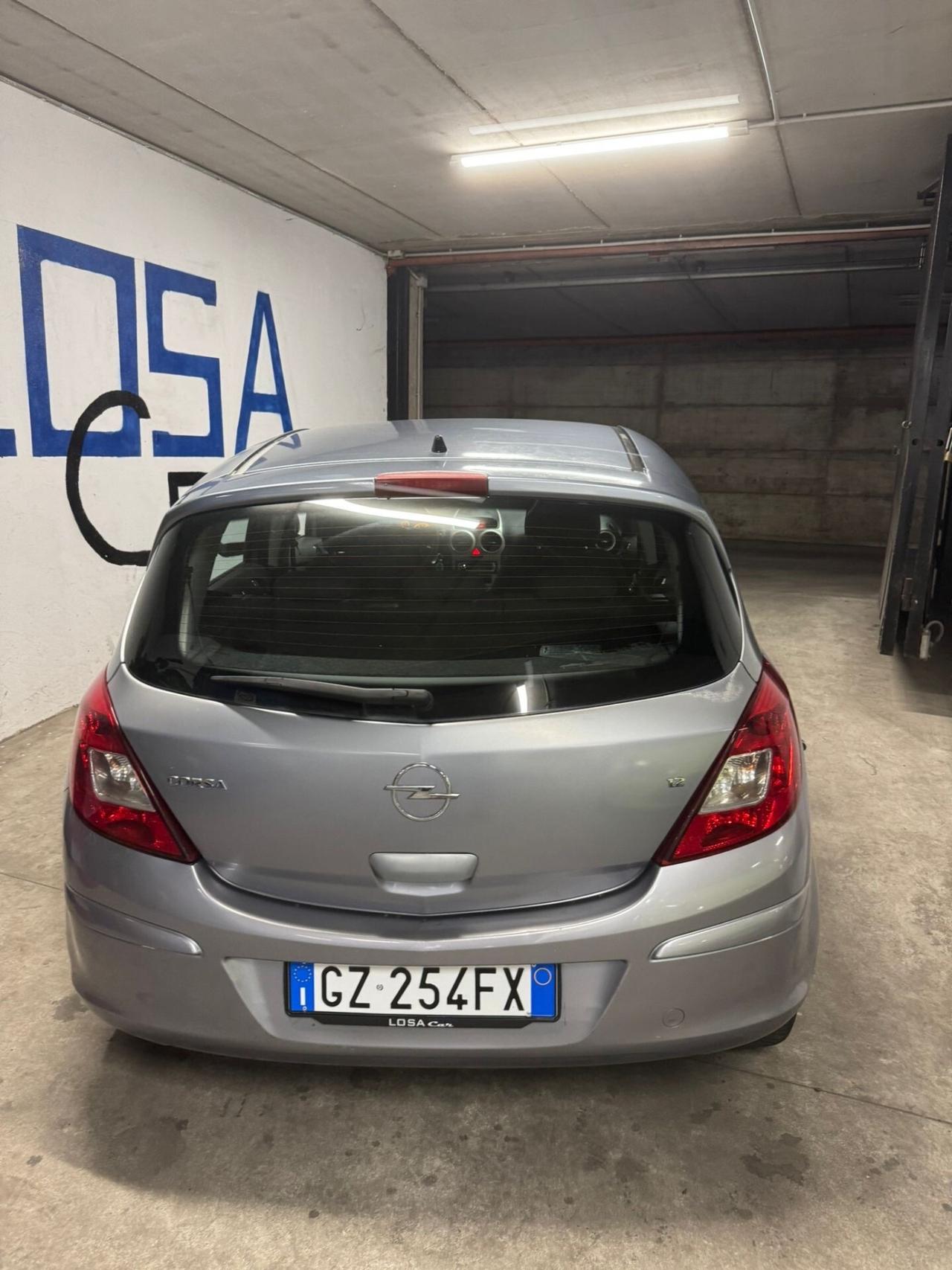 Opel Corsa 1.2 5 porte Cosmo