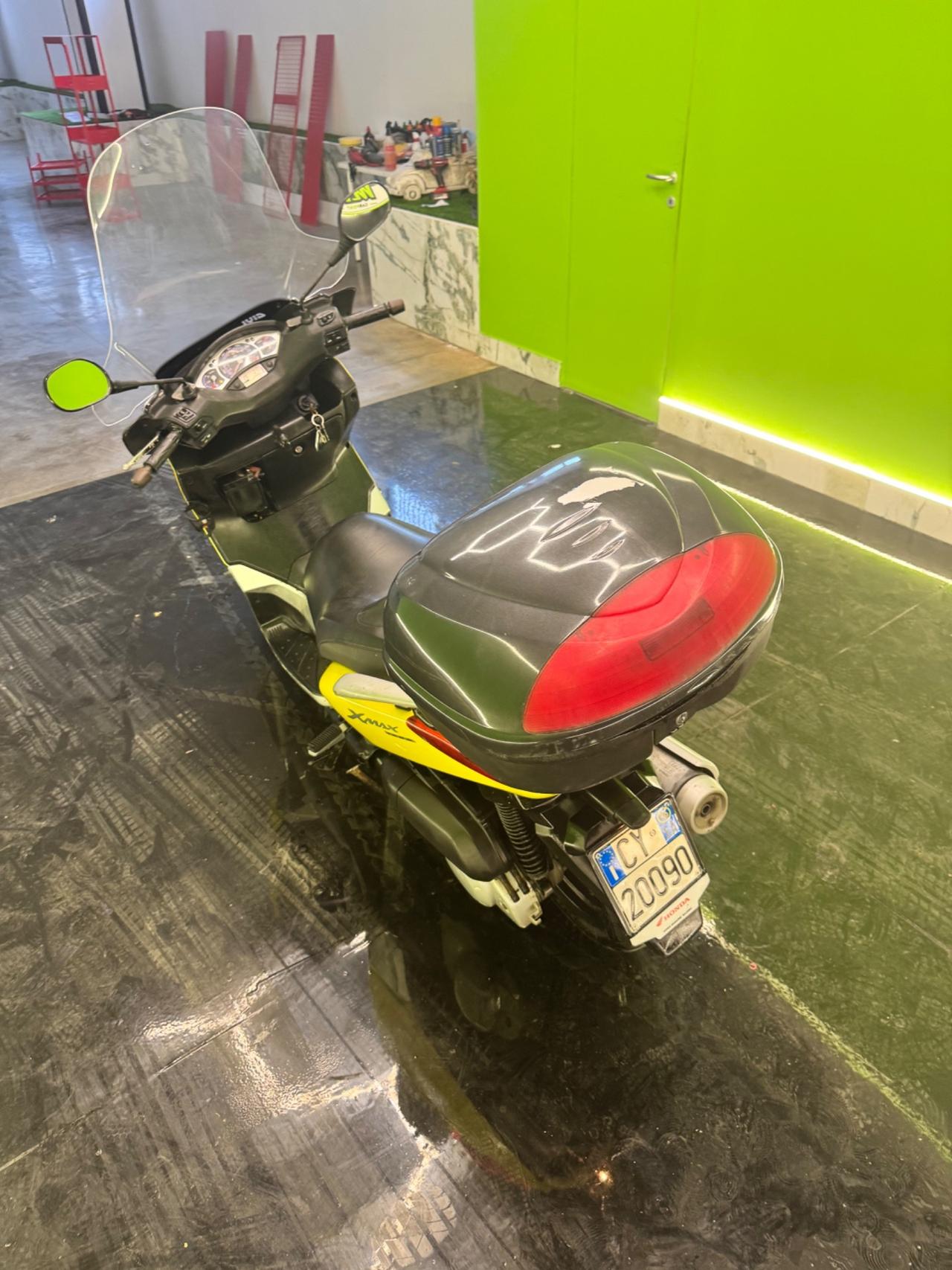 Yamaha X-Max 250