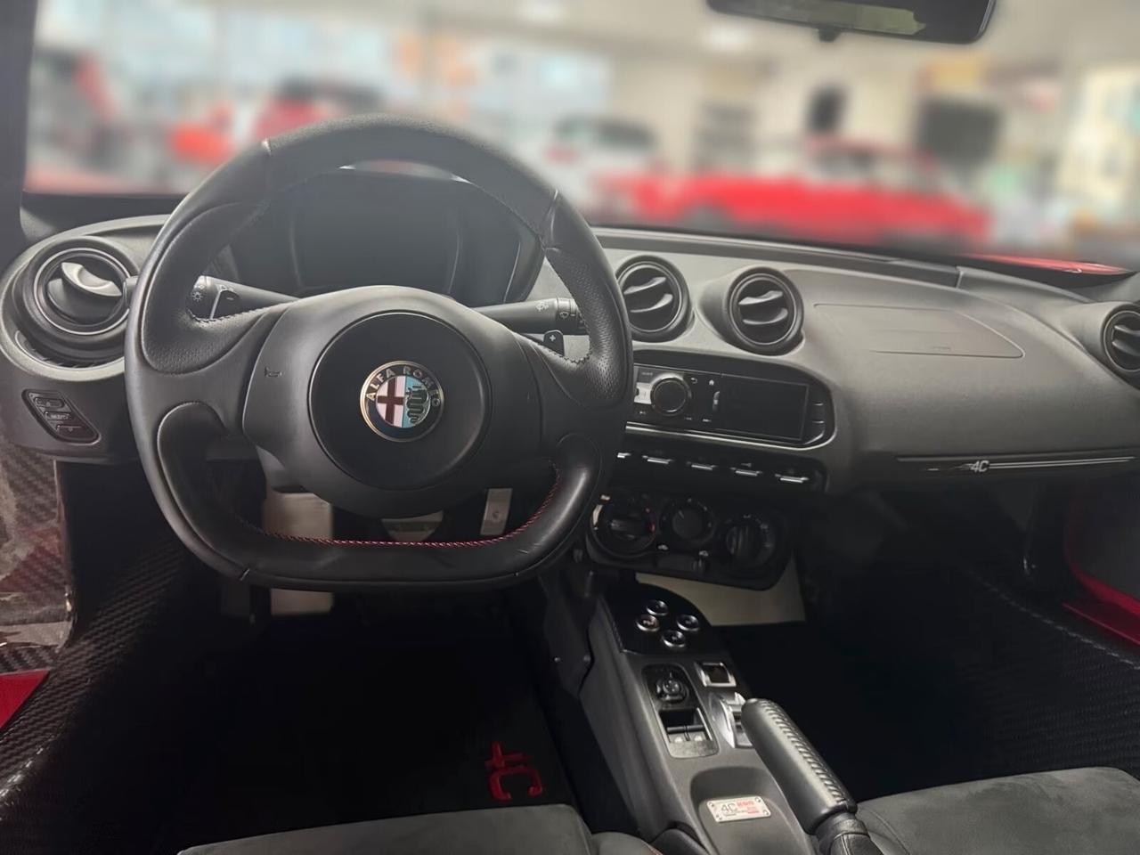 Alfa Romeo 4C 1750 TBi Launch Edition Nr. 295 *Akrapovic