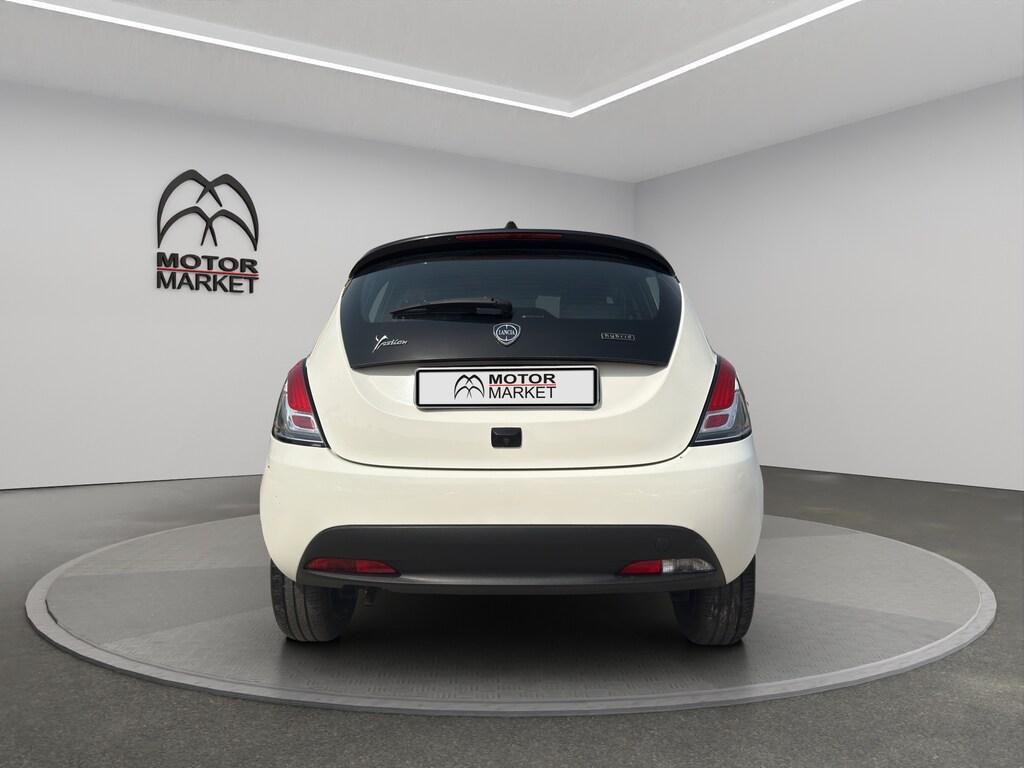 Lancia Ypsilon 5 Porte 1.0 FireFly Hybrid Silver