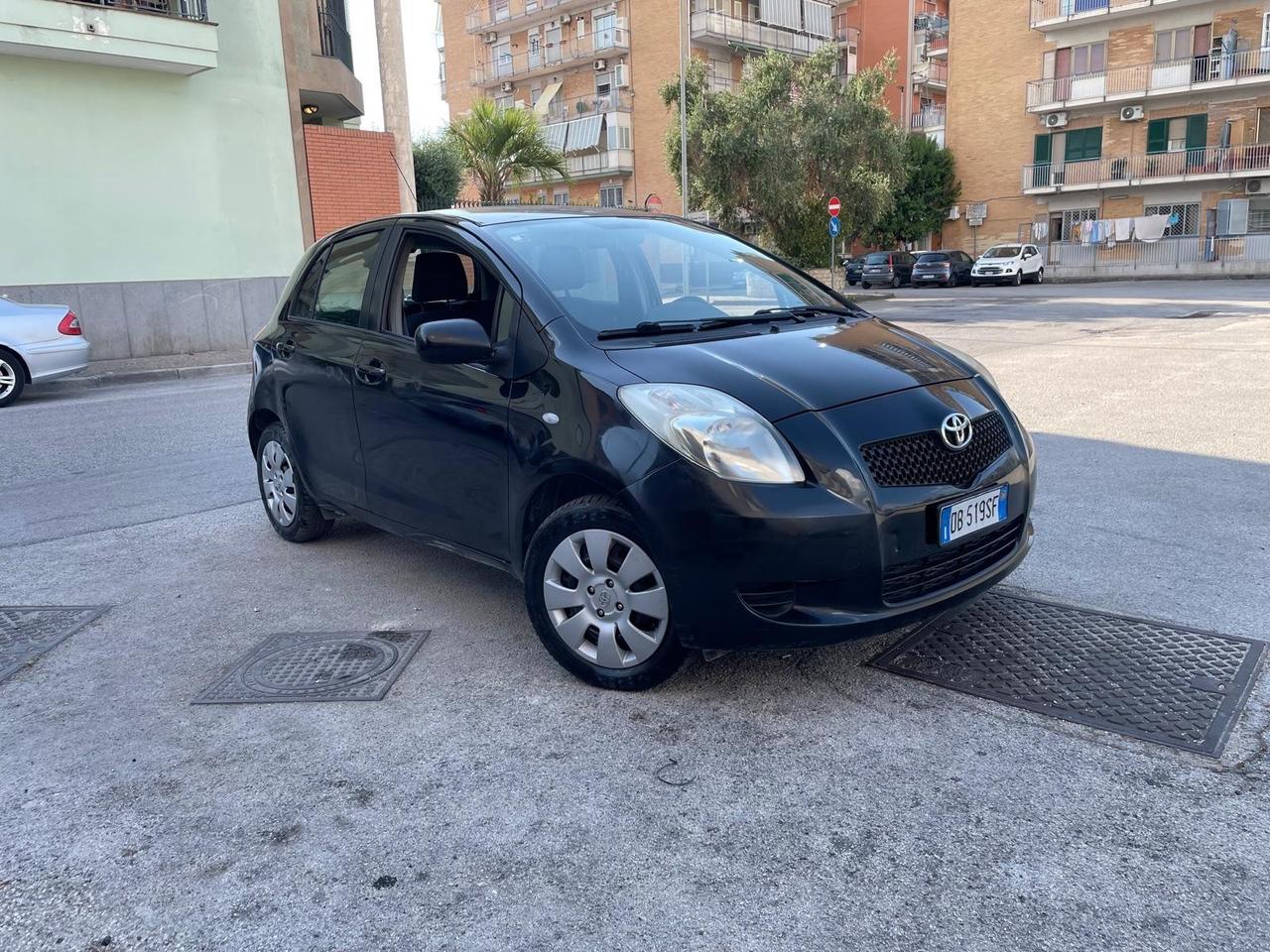 Toyota Yaris 1.0 5 porte Sol