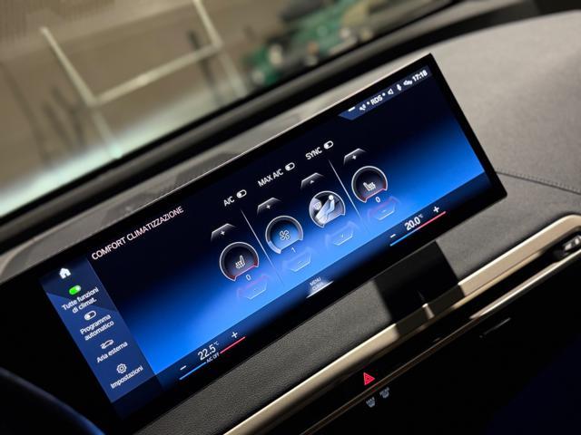 BMW iX xDrive40 Pacchetto Sportivo