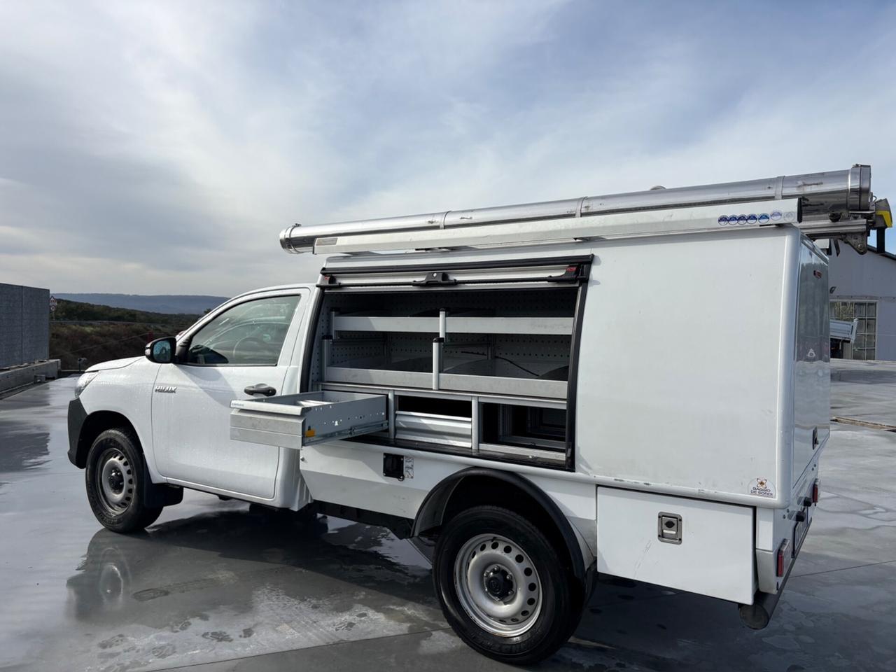 Toyota Hilux 2.4 D-4D A/T 4WD OFFICINA MOBILE, 2 Posti