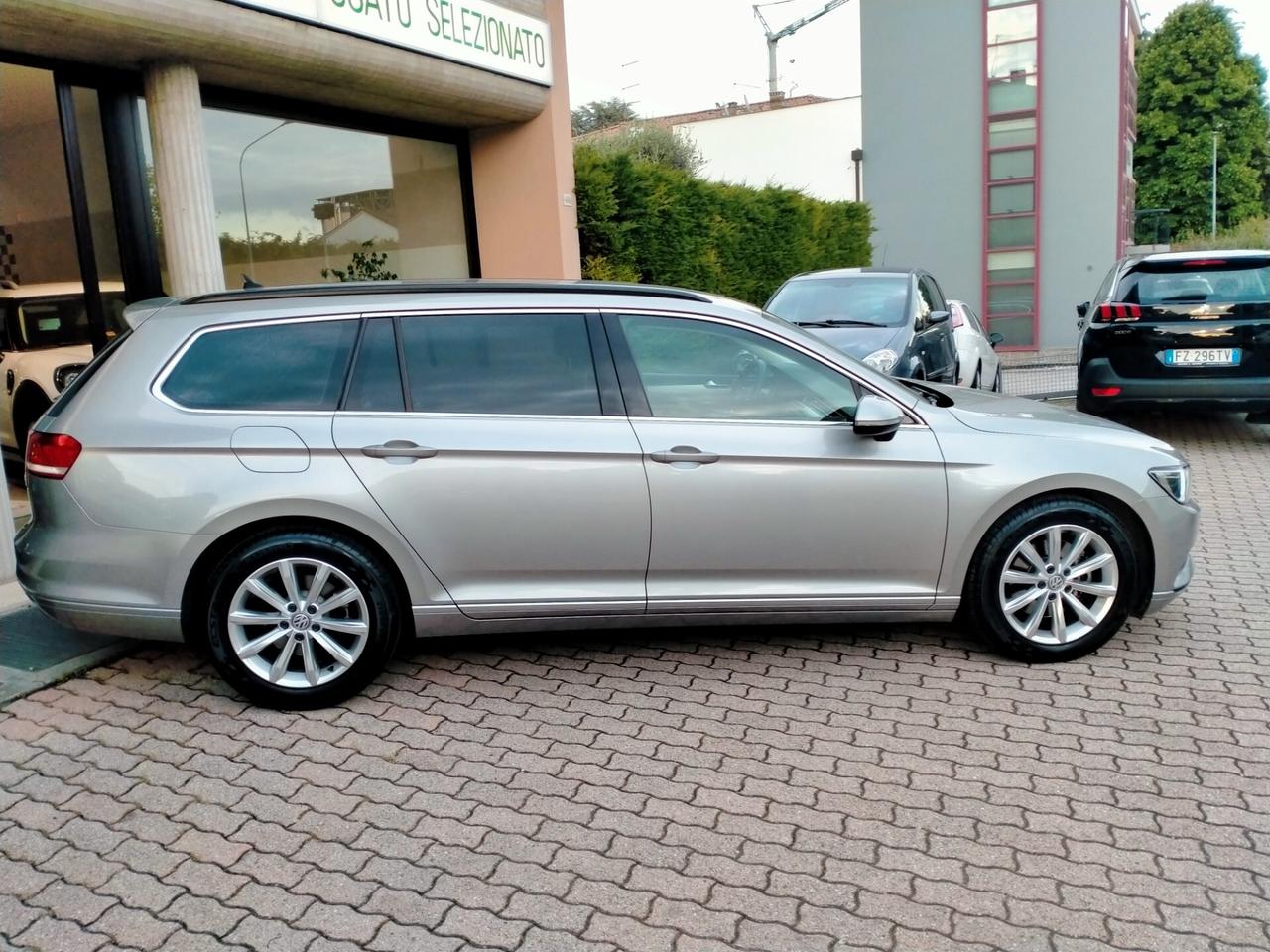 Volkswagen Passat Variant 1.6 TDI 120cv DSG COMFORTLINE SERVICE VW UNIPROP.