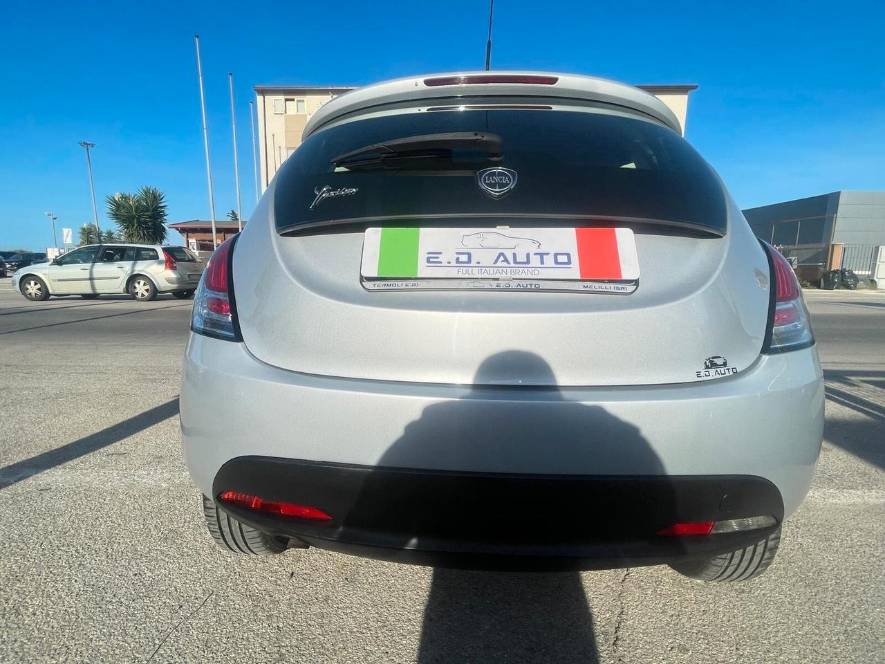 Lancia Ypsilon 0.9 TwinAir 85 CV 5 porte Metano Ecochic Gold