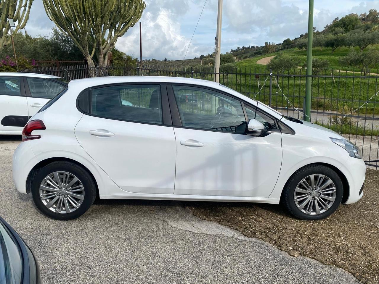 Peugeot 208 BlueHDi 75 5 porte Allure