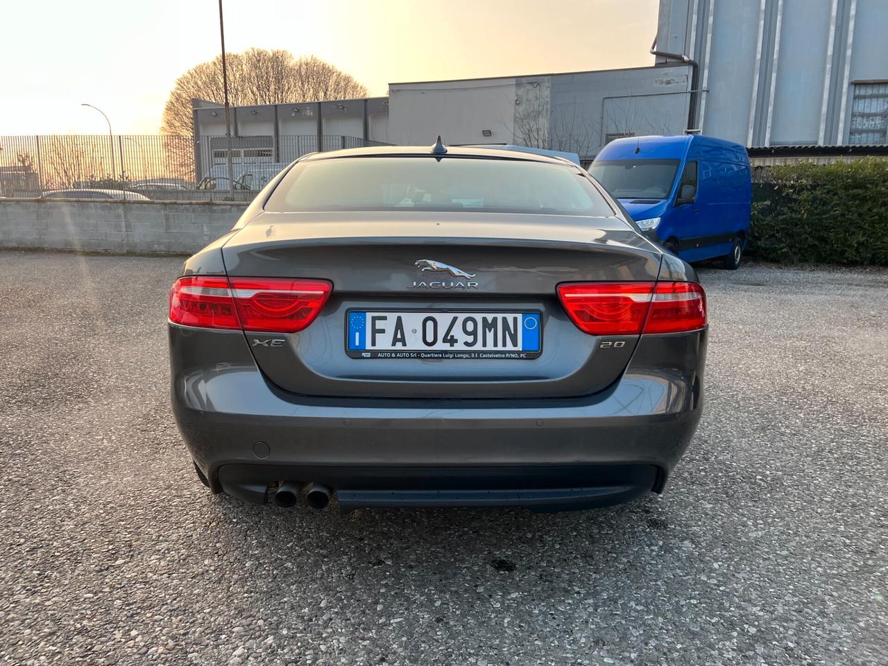 Jaguar XE 2.0 D Turbo 180CV aut. Pure