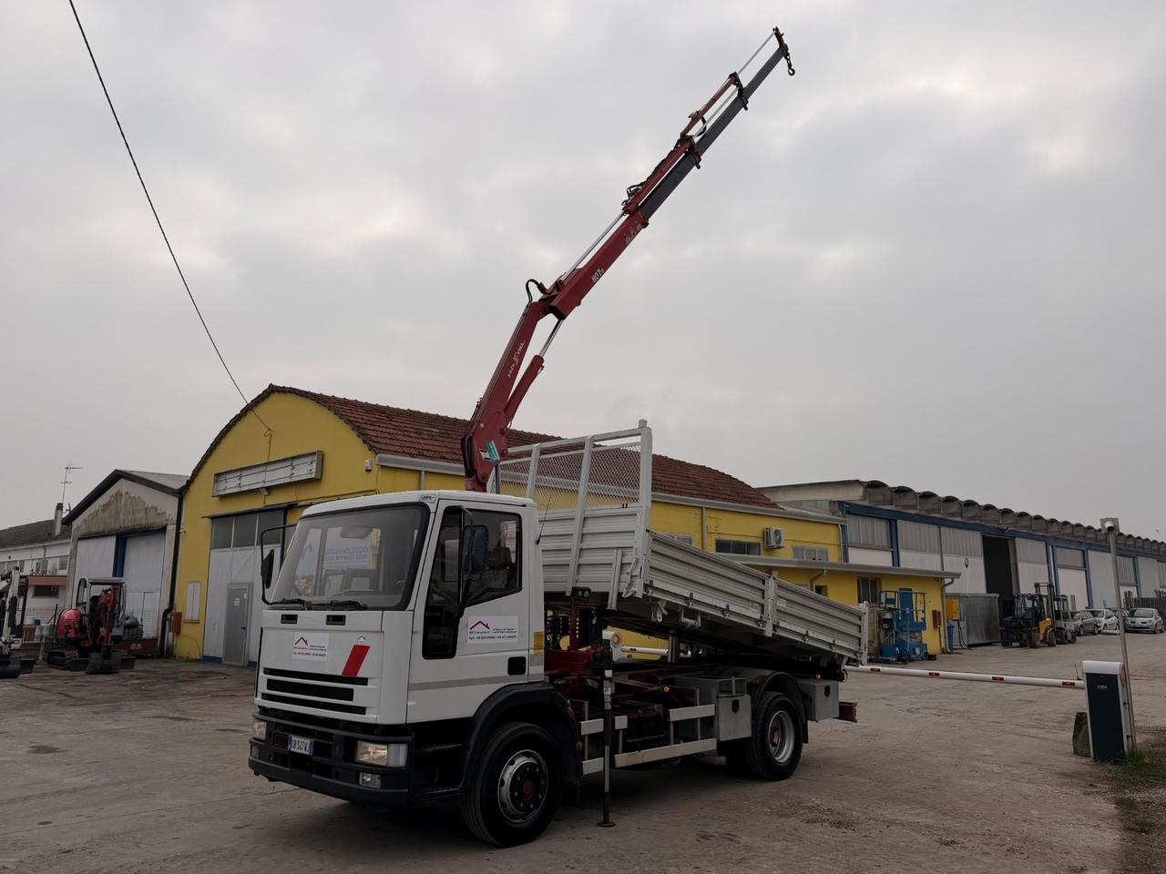Iveco 130E18 ribaltabile con gru