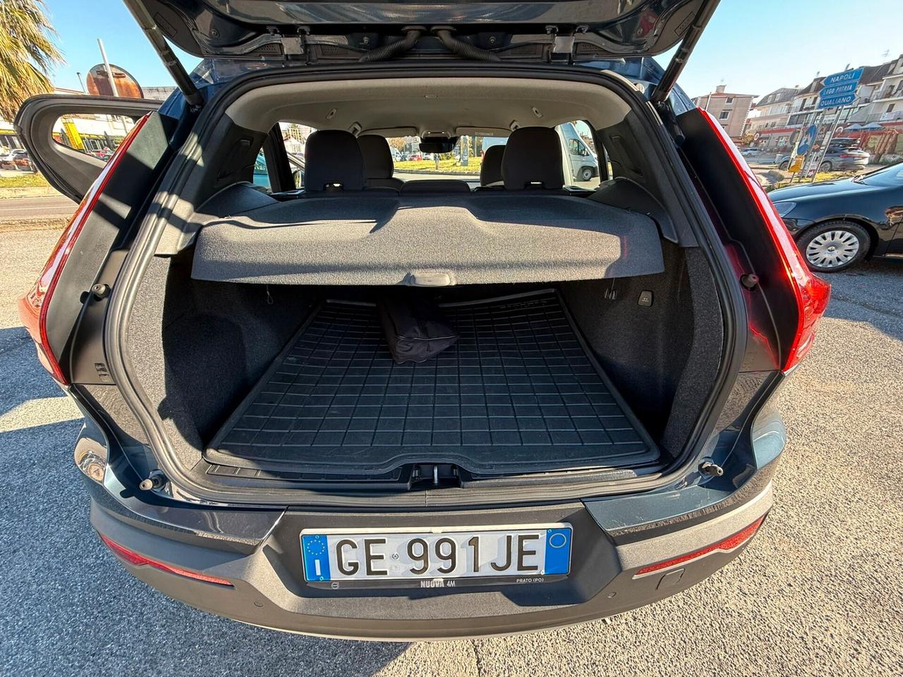 VOLVO XC40 MOMENTUM T2 1.5BENZINA 129CV AUTOMATICA EURO6B