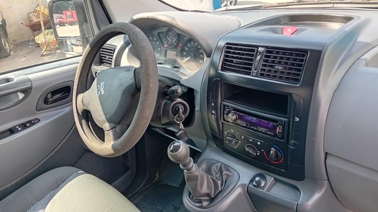 Peugeot expert cargo 3 post-2.0 hdi -12/2010