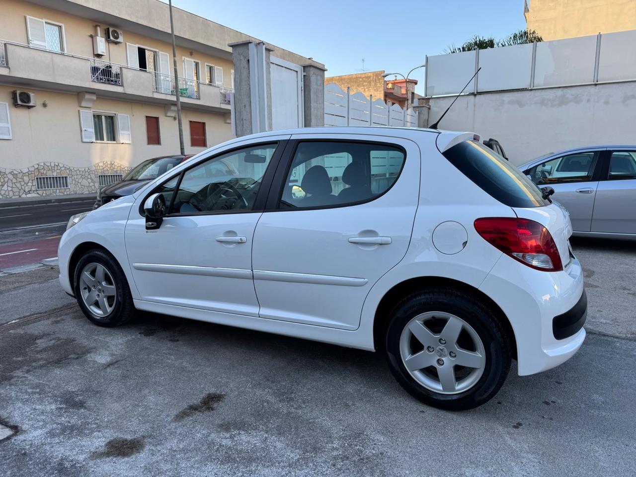Peugeot 207 1.4 DIESEL 70CV Energie 2011