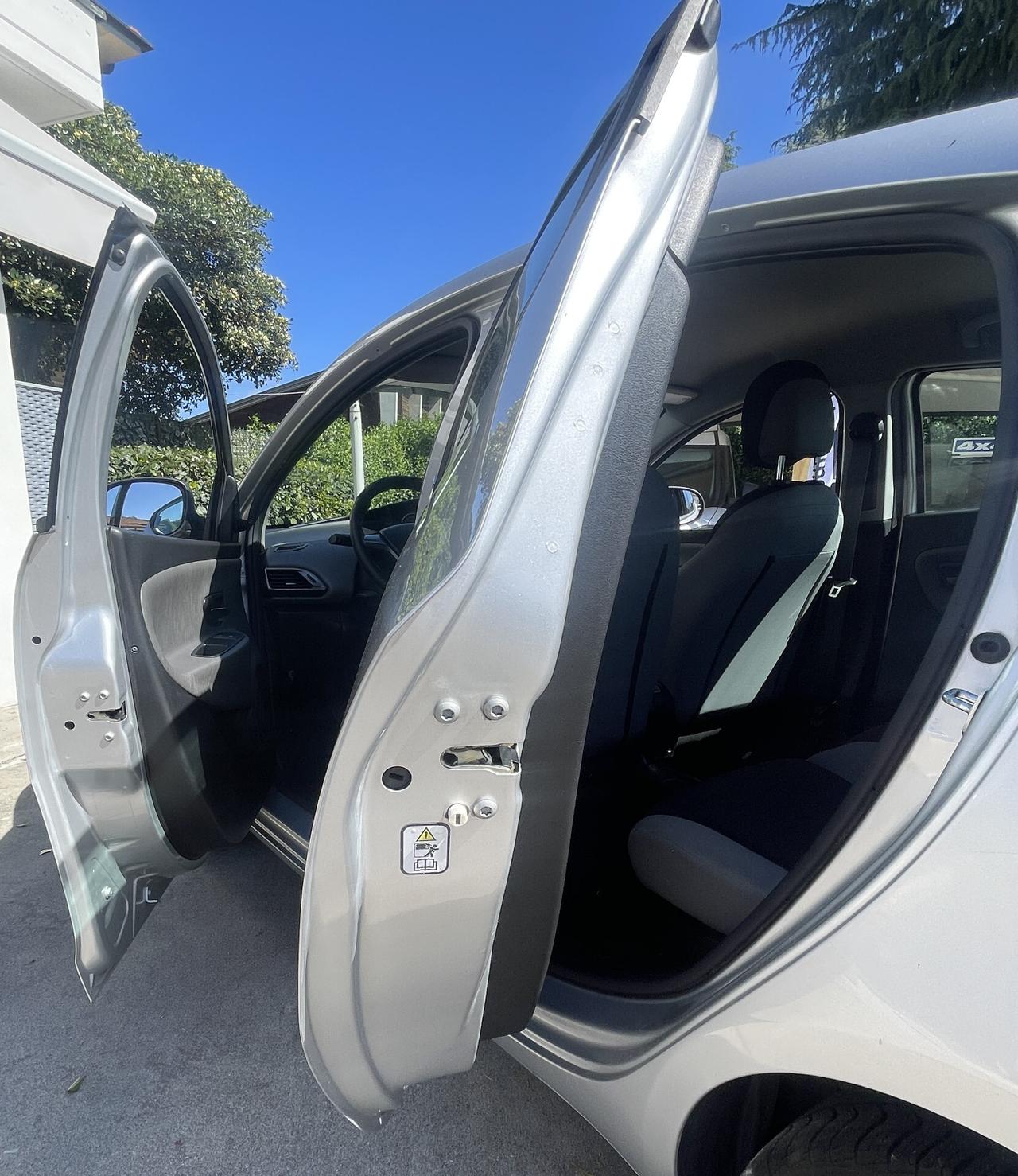 Lancia Ypsilon 1.2 69 CV Silver - neopatentati