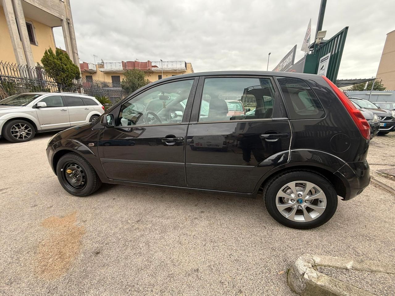 Ford Fiesta 1.2 16V 5P GHIA