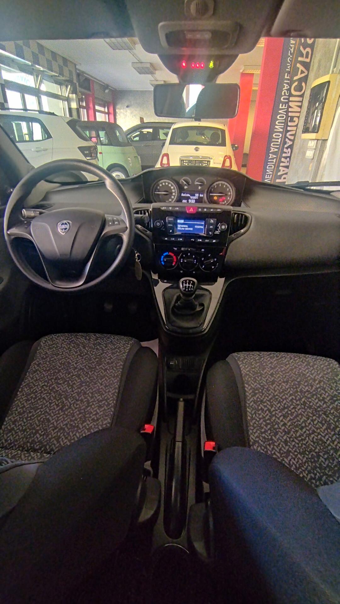 Lancia Ypsilon 1.0 FireFly 5 porte S&S Hybrid Ecochic Silver