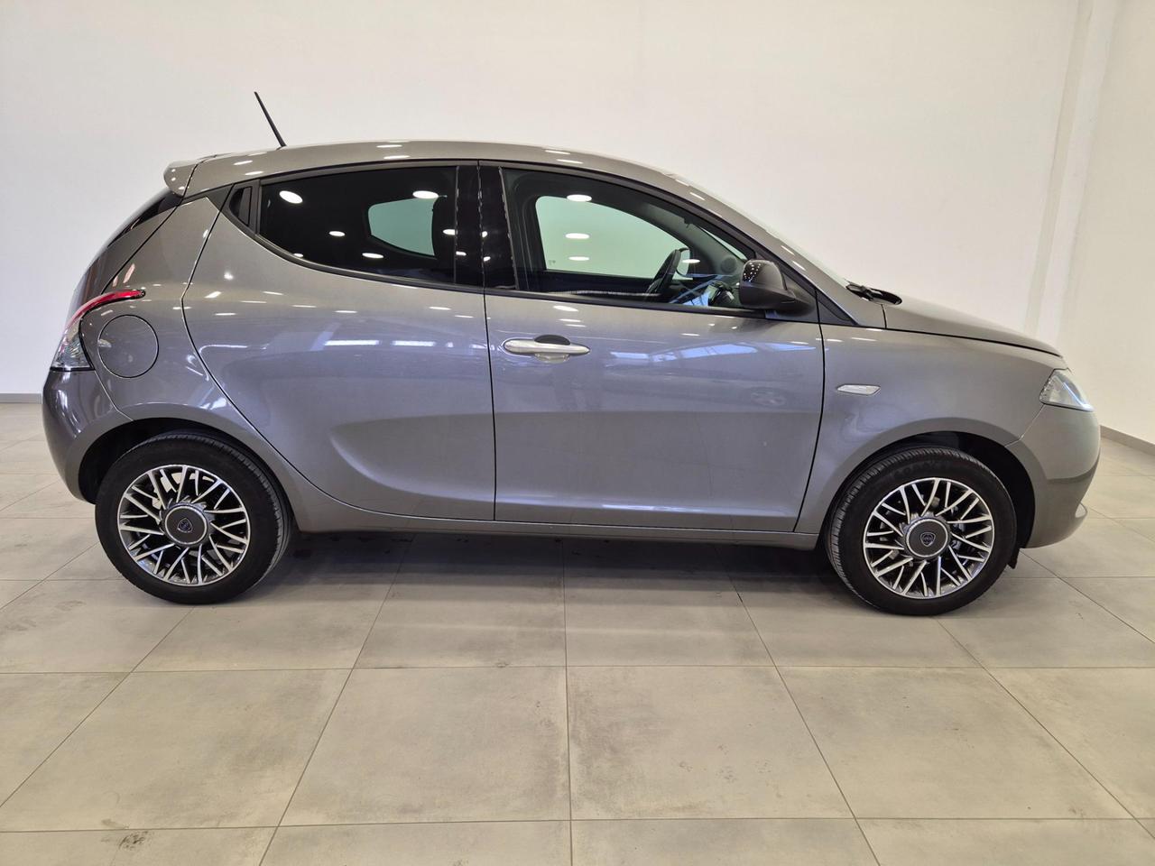 Lancia Ypsilon 1.0 hybrid Silver !! PREZZO REALE !! - NEOPATENTATI - Sens. Park. - Clima