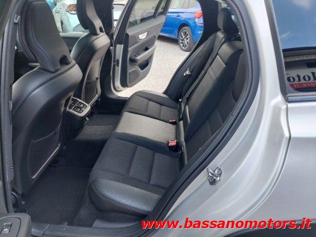 VOLVO V60 Cross Country D4 AWD Geartronic Business Plus