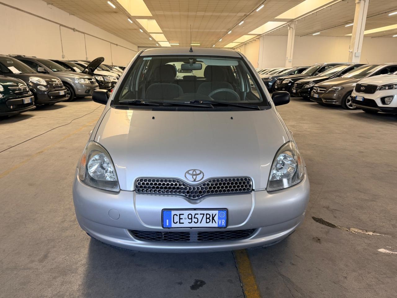 Toyota Yaris 1.0i 16V cat 5 porte Sol