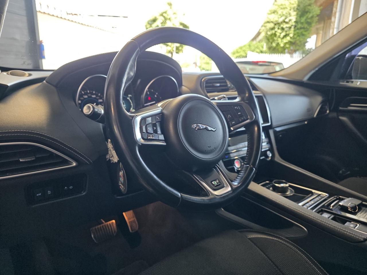 Jaguar F-Pace 2.0 D 180 CV AWD aut. R-Sport