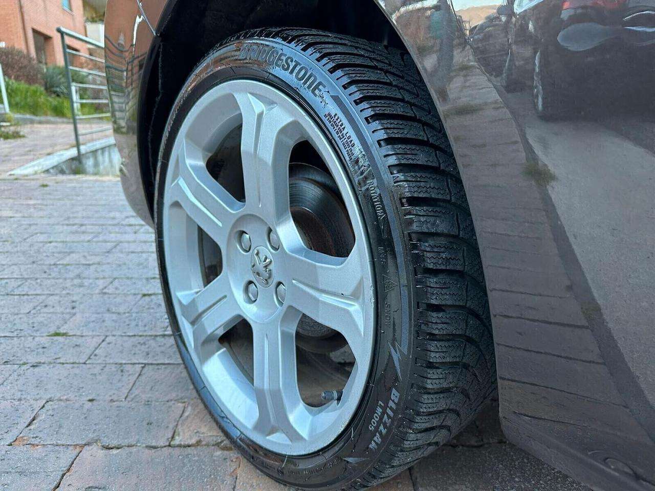 Peugeot 308 1.6 THP 150CV CC Féline