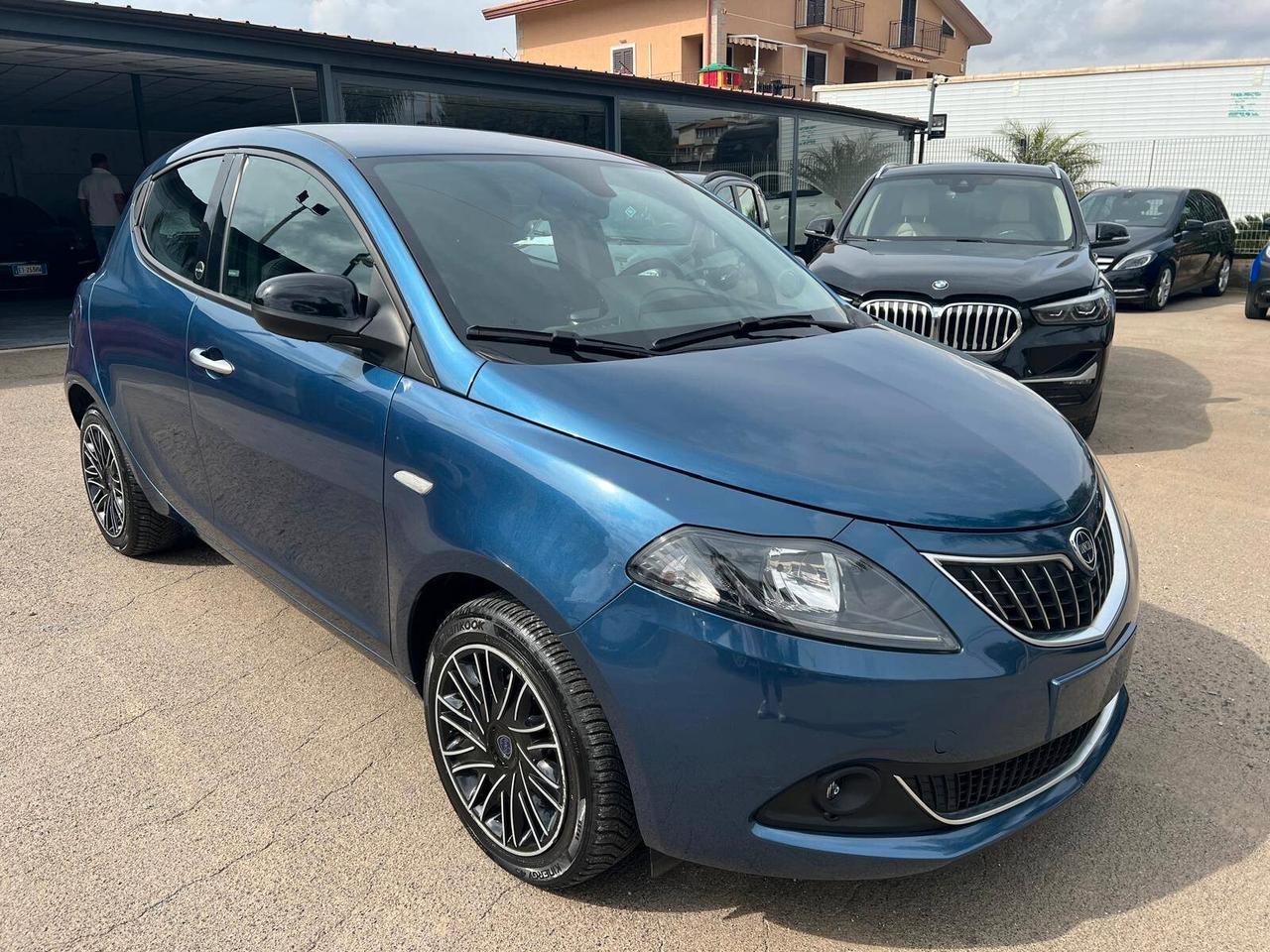 Lancia Ypsilon 1.0 Hybrid cv69 anno 2021 km 25.624
