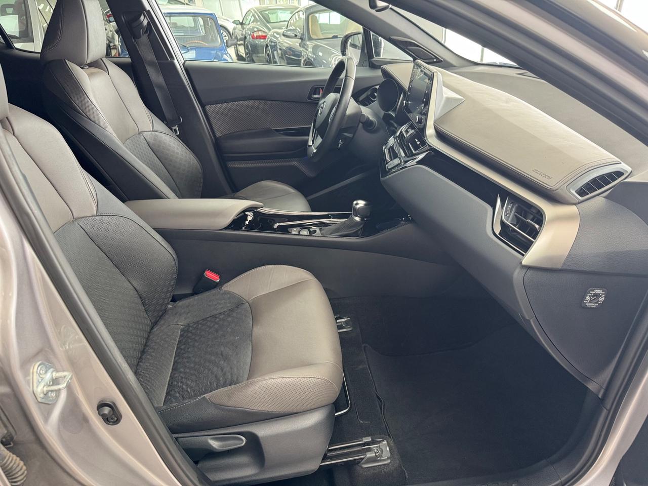 Toyota C-HR 2.0 Hybrid E-CVT Lounge