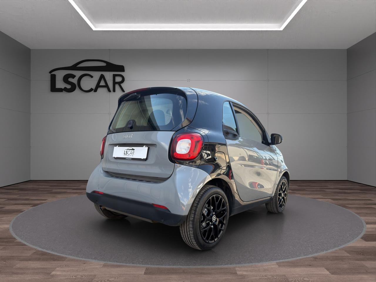 Smart forTwo 0.9 turbo Passion 90cv - Unico proprietario - Cerchi in lega - Luci Led - Tetto panoramico - Schermo Smart - Volante multifunzione - Sedili regolabili in altezza - Bracciolo centrale