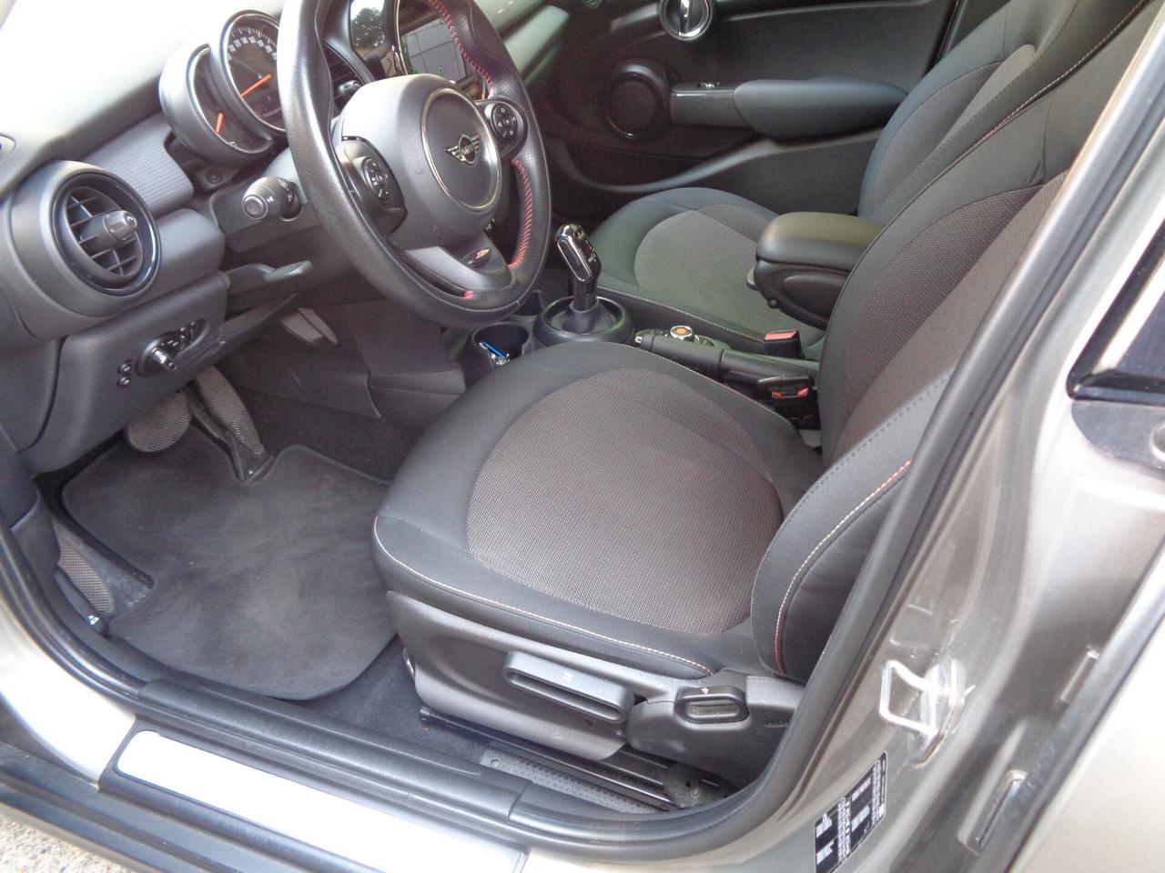 Mini Mini 1.5 Cooper D Business 5 porte AUTOMATICA