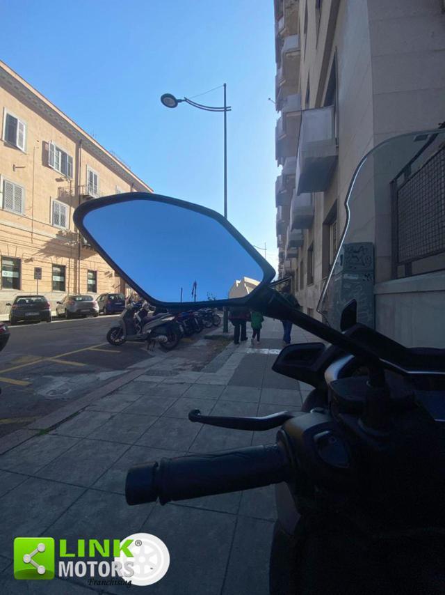 YAMAHA X-Max 400 Iron Abs