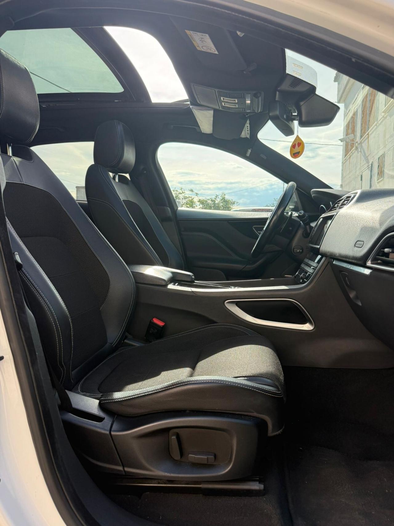 Jaguar F-Pace 2.0 D 180 CV R-Sport