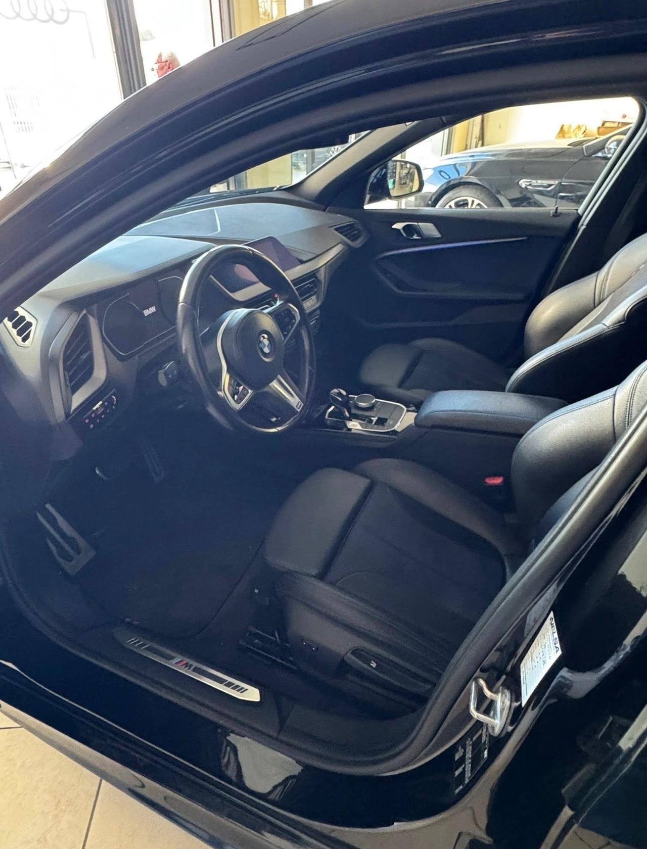 Bmw 118 118d 5p. Msport