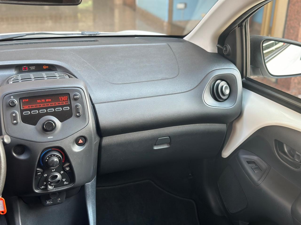 Toyota Aygo Connect 1.0 VVT-i 72 CV 5 porte x-play