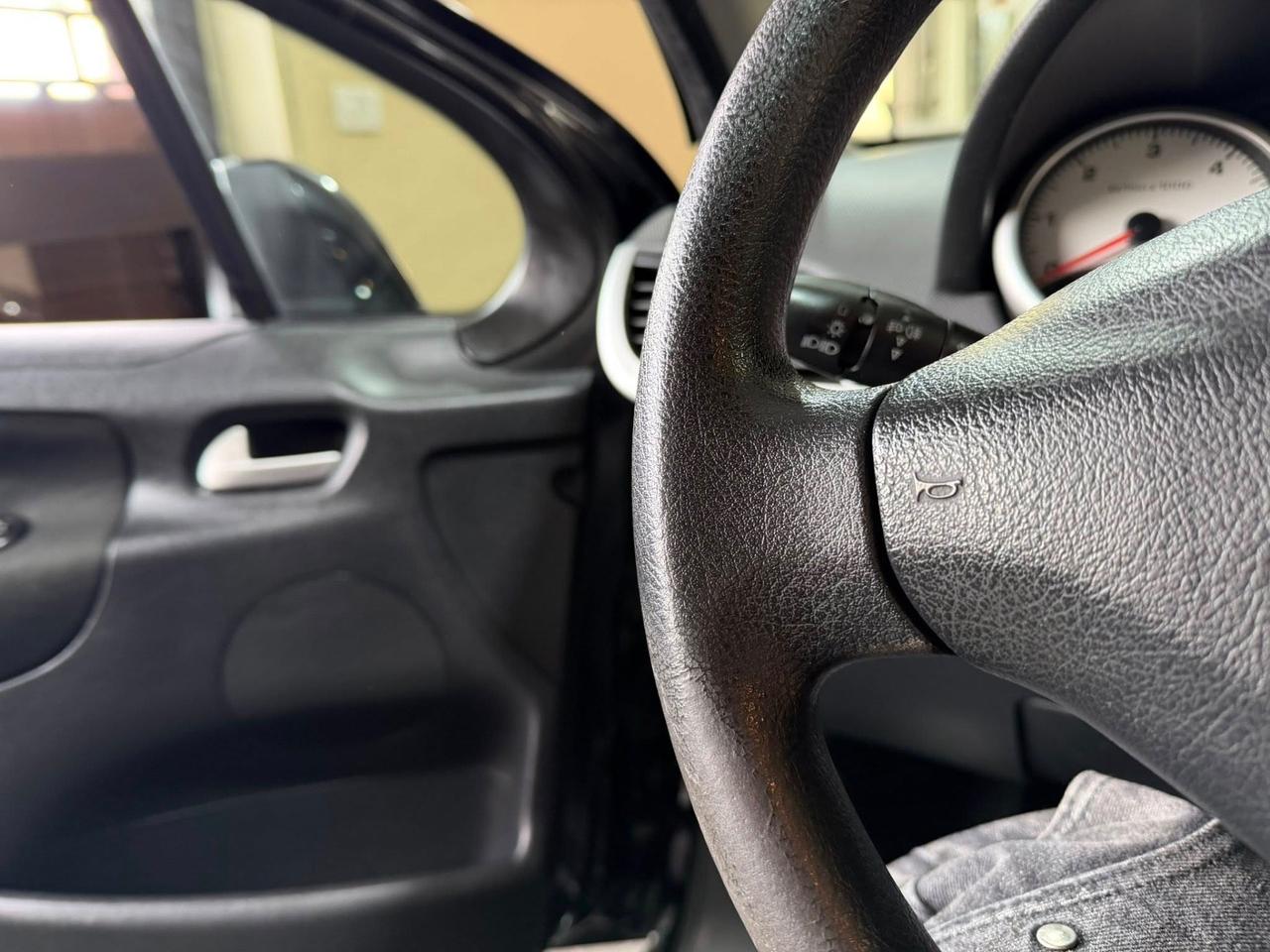 Peugeot 207 1.4 HDi 70CV 5p. Allure