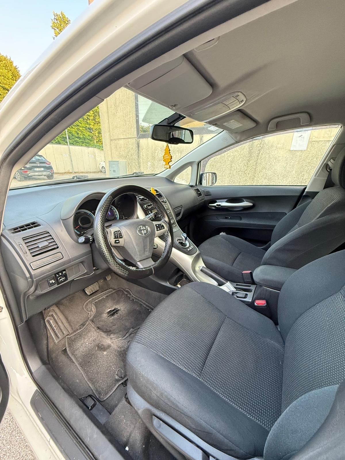 Toyota Auris 1.8 Hybrid 5 porte