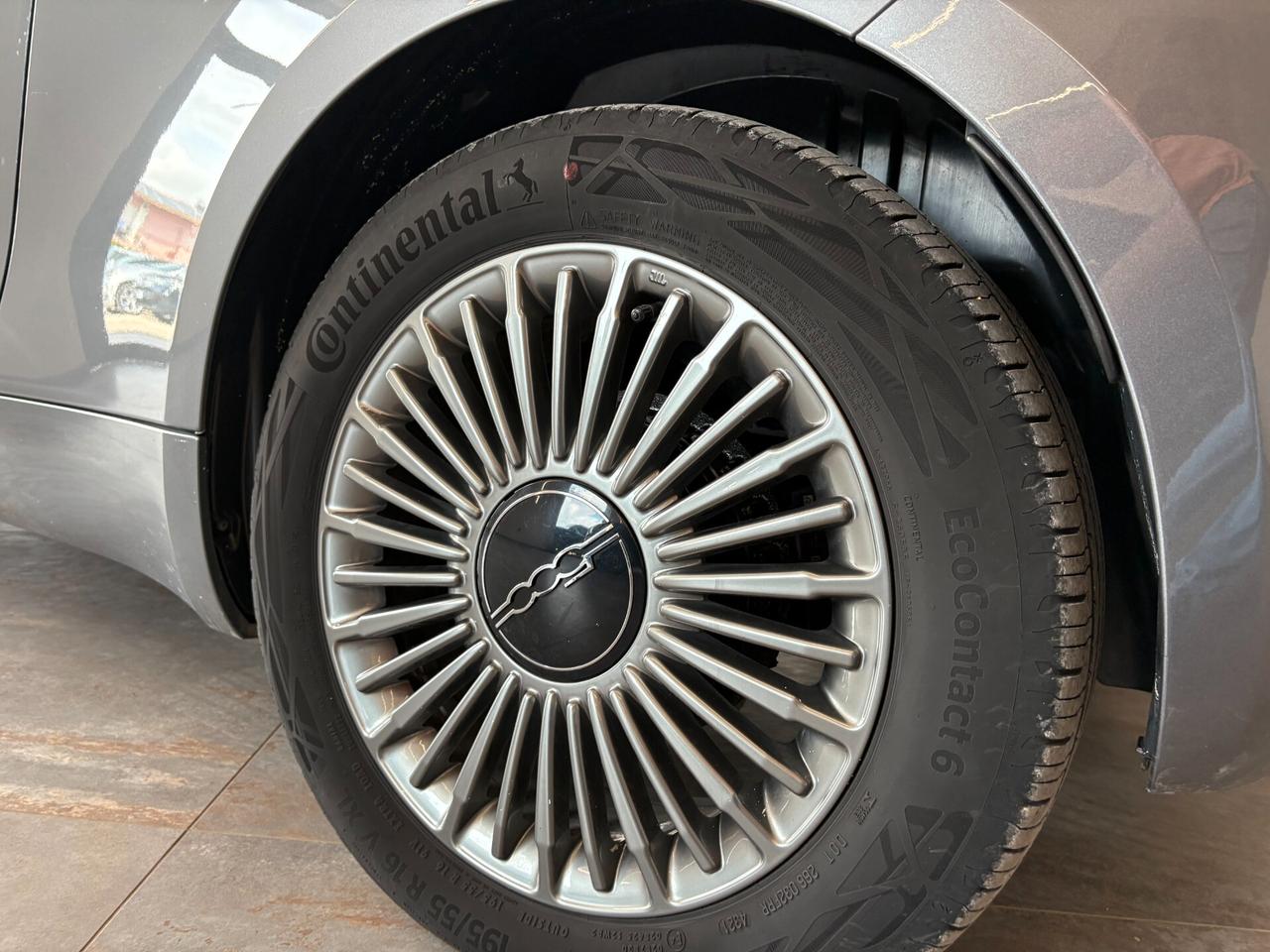 Fiat 500 500e Berlina 42 kWh La Prima