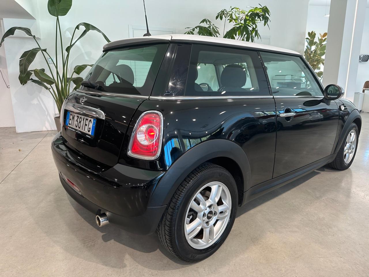Mini One 1.6 Benz Hatchback Neo Patentati