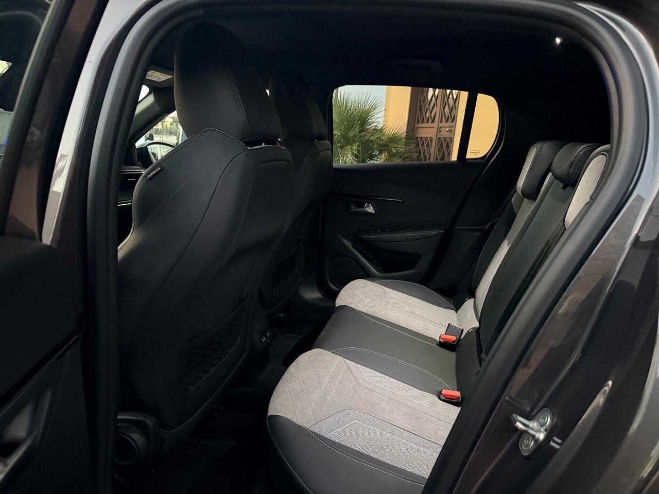 Peugeot 208 BlueHDi 100 CV- GT LINE- 2021-FULL