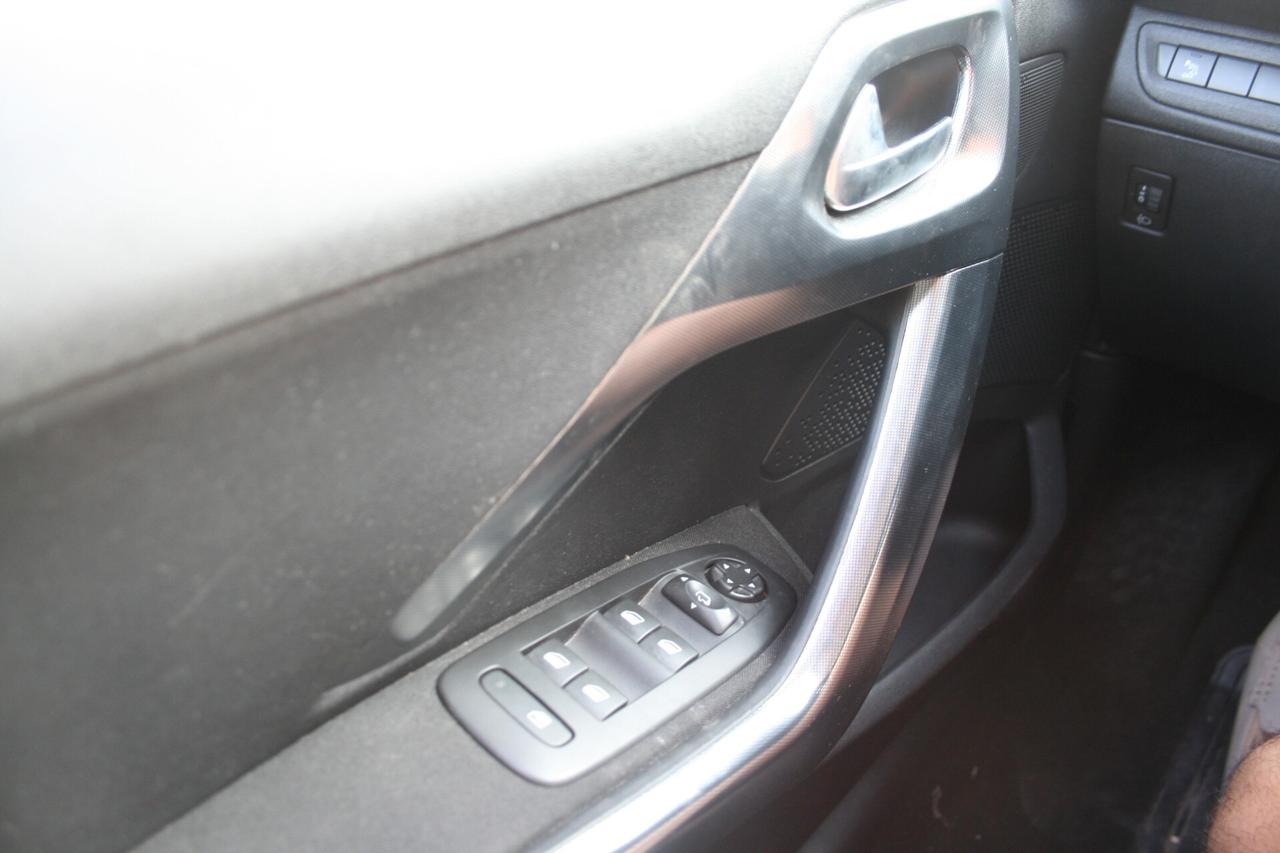 Peugeot 2008 BlueHDi 100 Allure
