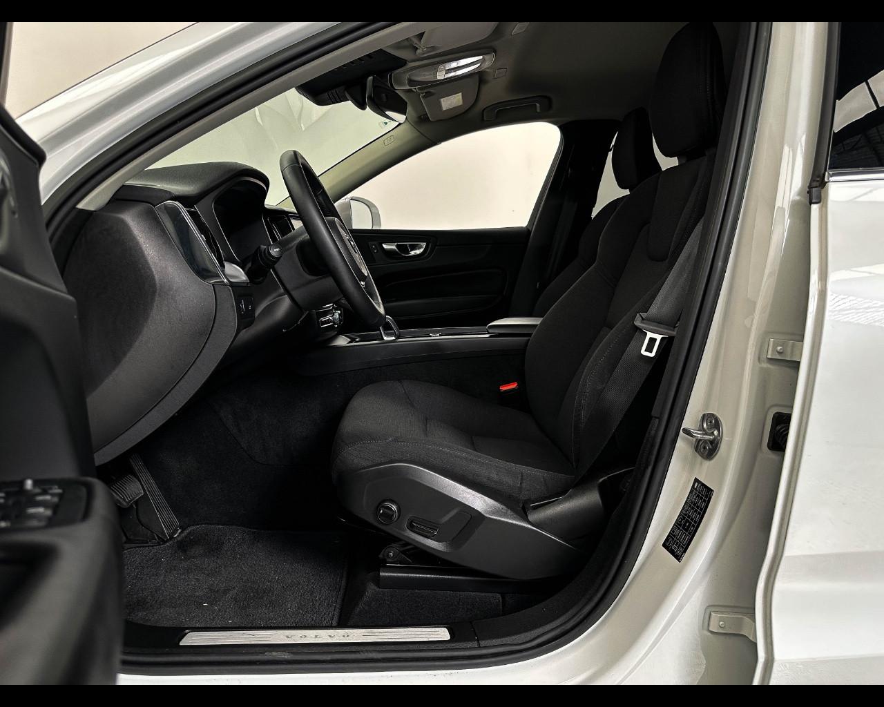 VOLVO XC60 B5 (B) AWD Geartronic Momentum Pro