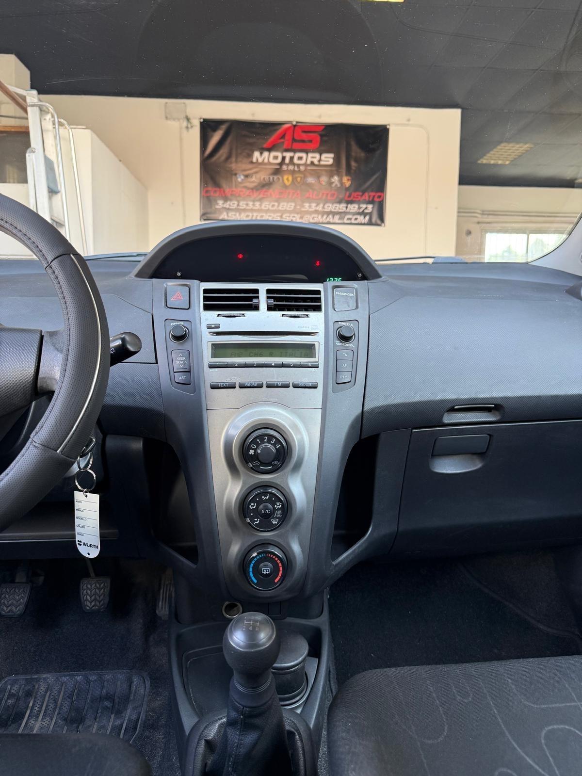 Toyota Yaris 1.0 5 porte Sol