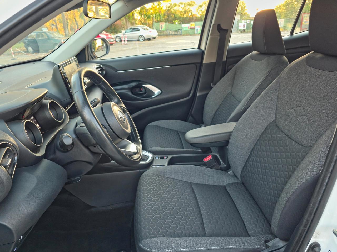 Toyota Yaris Cross 1.5 Hybrid 5p. E-CVT Business E6 Automatica NEO 2022