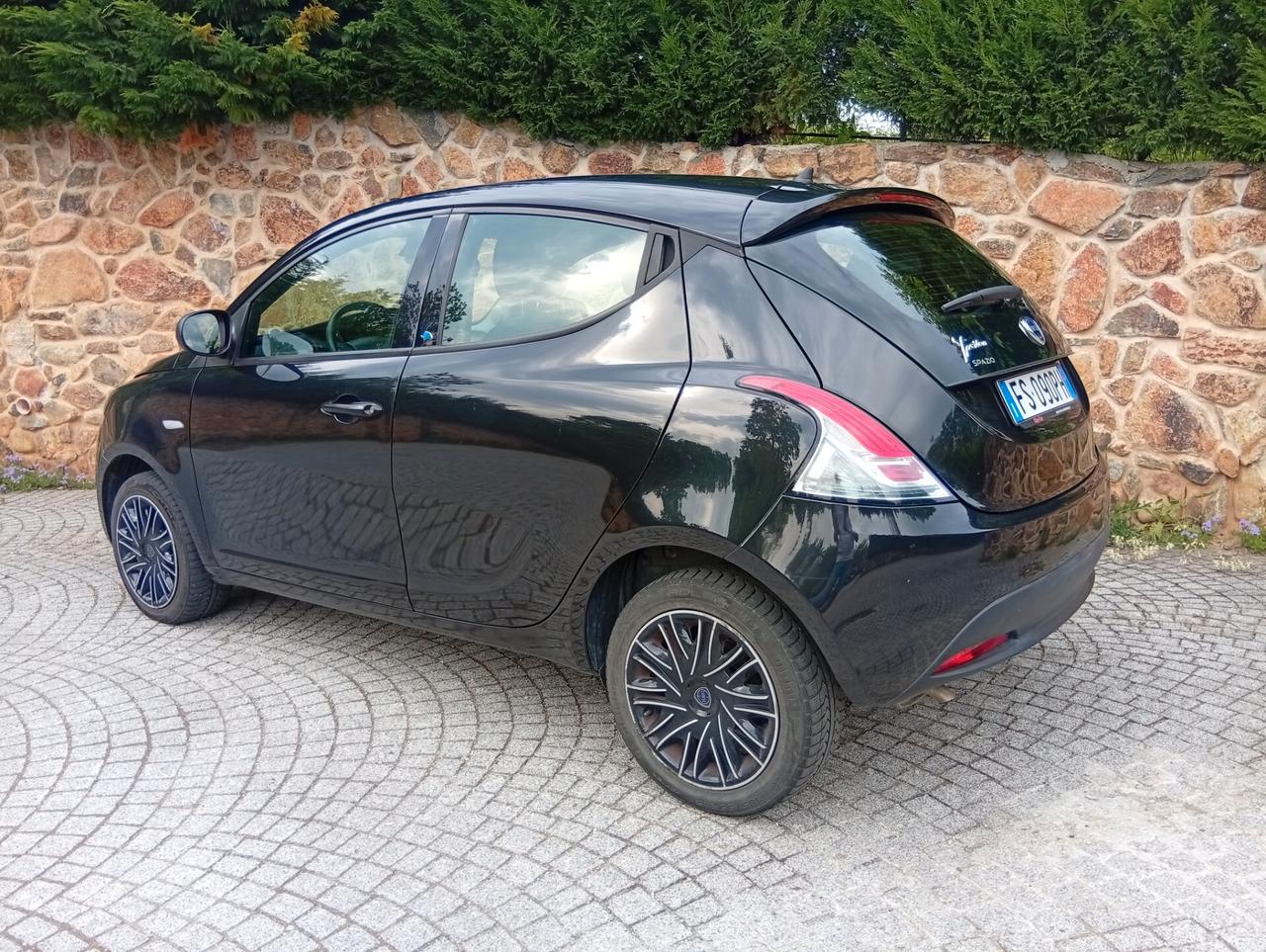 Lancia Ypsilon 1.2 69 CV 5 porte GPL Ecochic Black and Noir